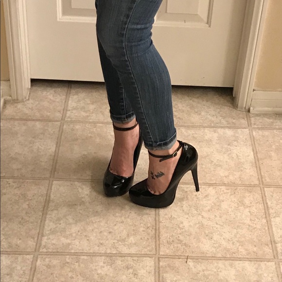 Heels - Picture 3 of 6